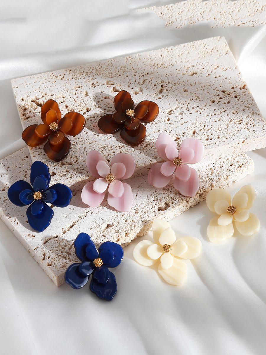 Boucles d’oreilles fleur, coloris bleu, brun, rose et ivoire
